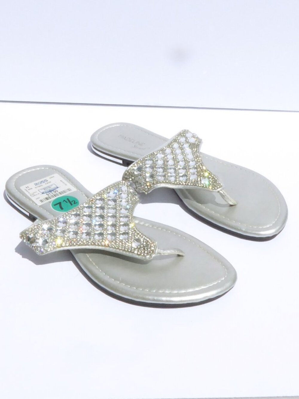 New Madeline Stuart sparkly silver rhinestone thong flip flop sandals size 7.5
